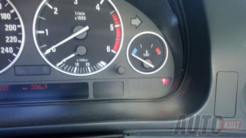 Kontrolka poduszki powietrznej w BMW – dlaczego się świeci?