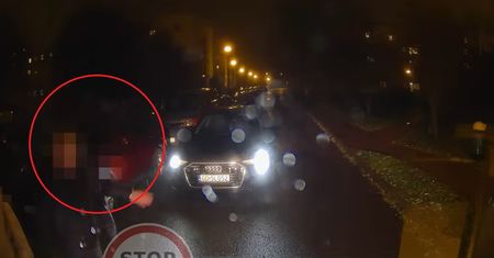 "Głupi i nierozumny". Awantura na wąskiej drodze. Kierowca nie wytrzymał