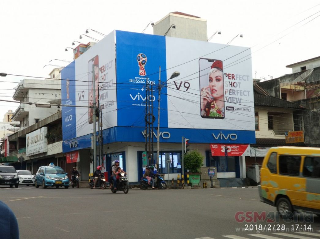 vivo V9 na plakacie