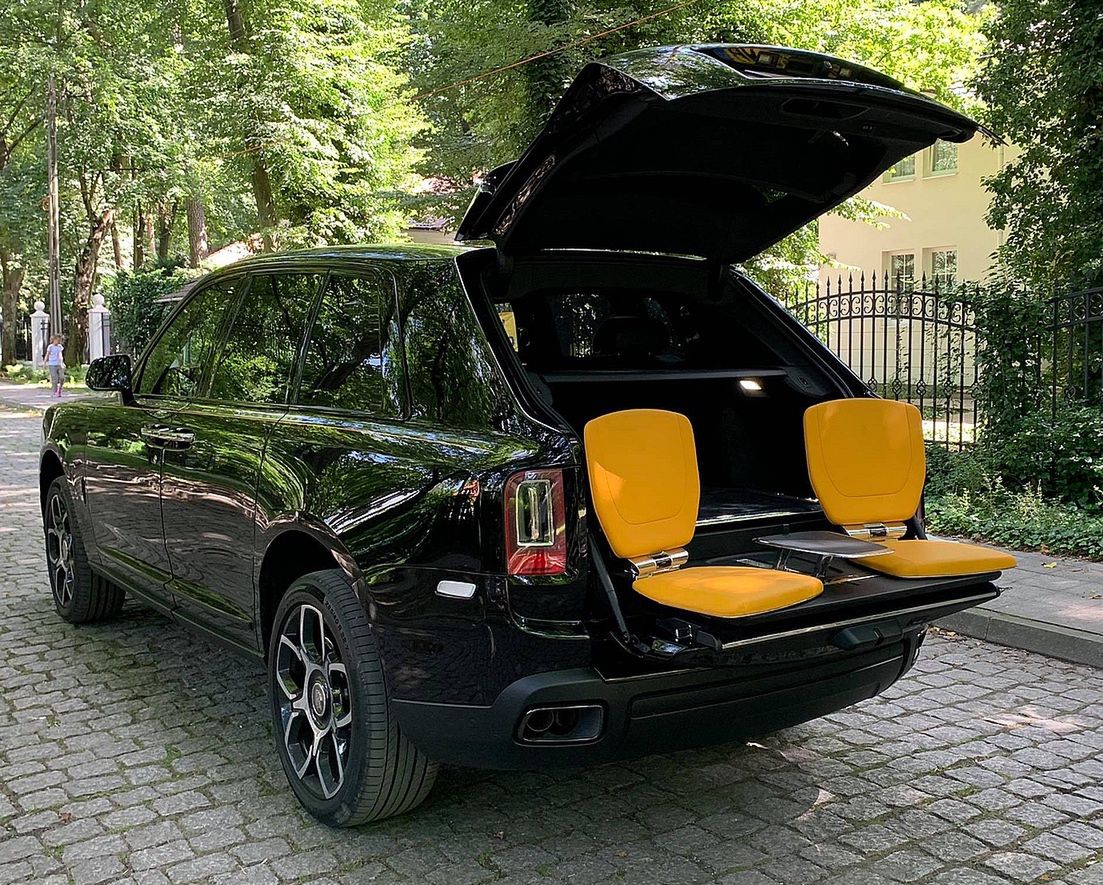 Tył Cullinan nie jest już klasyczny.