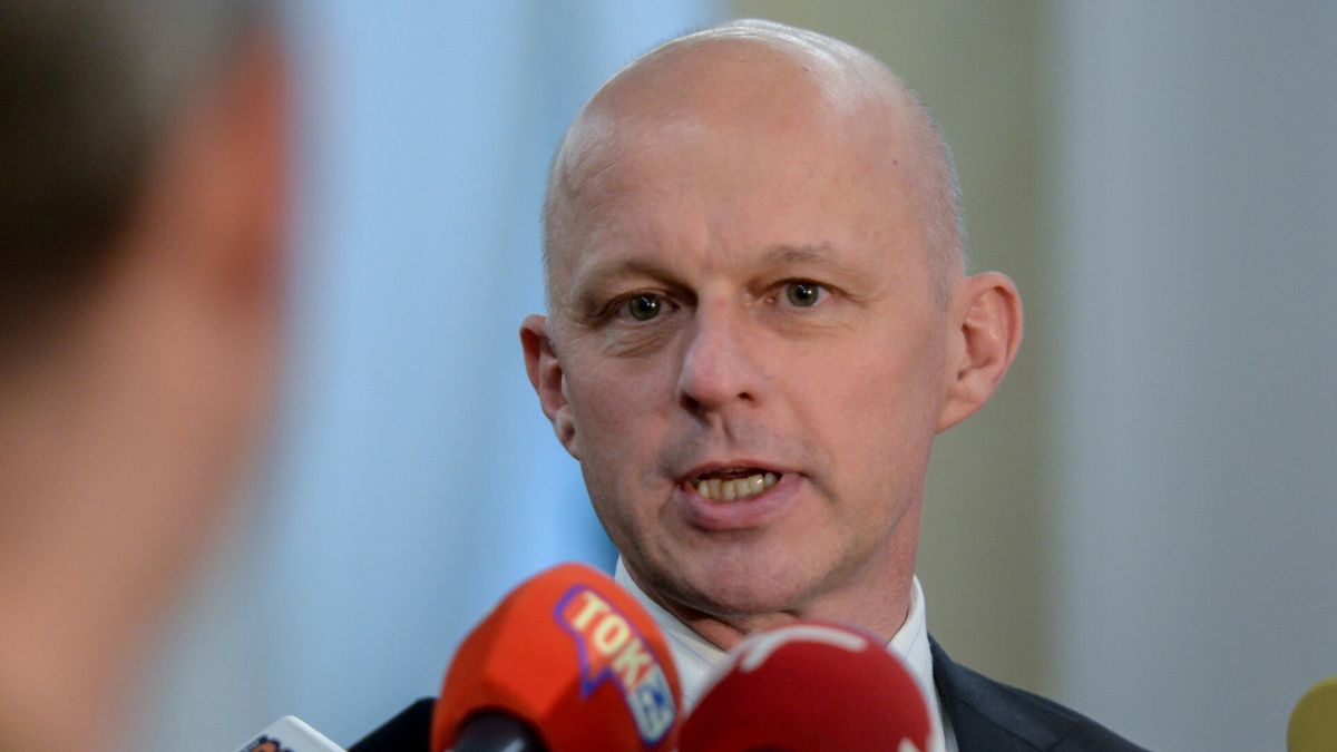 Konferencja Paw?a Sza?amachyFot. Mariusz Gaczynski / East News Warszawa, Ministerstwo Finansow, 28.09.2016 Dotychczasowy Minister Finansow Pawel Szalamacha poinformowal o swojej dymisji. n/z Pawel Szalamacha zdymisjonowany Minister FinansowMARIUSZ GACZYNSKI