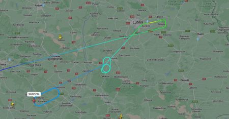 Samolot Wizz Air z Londynu od godziny krąży nad naszym regionem