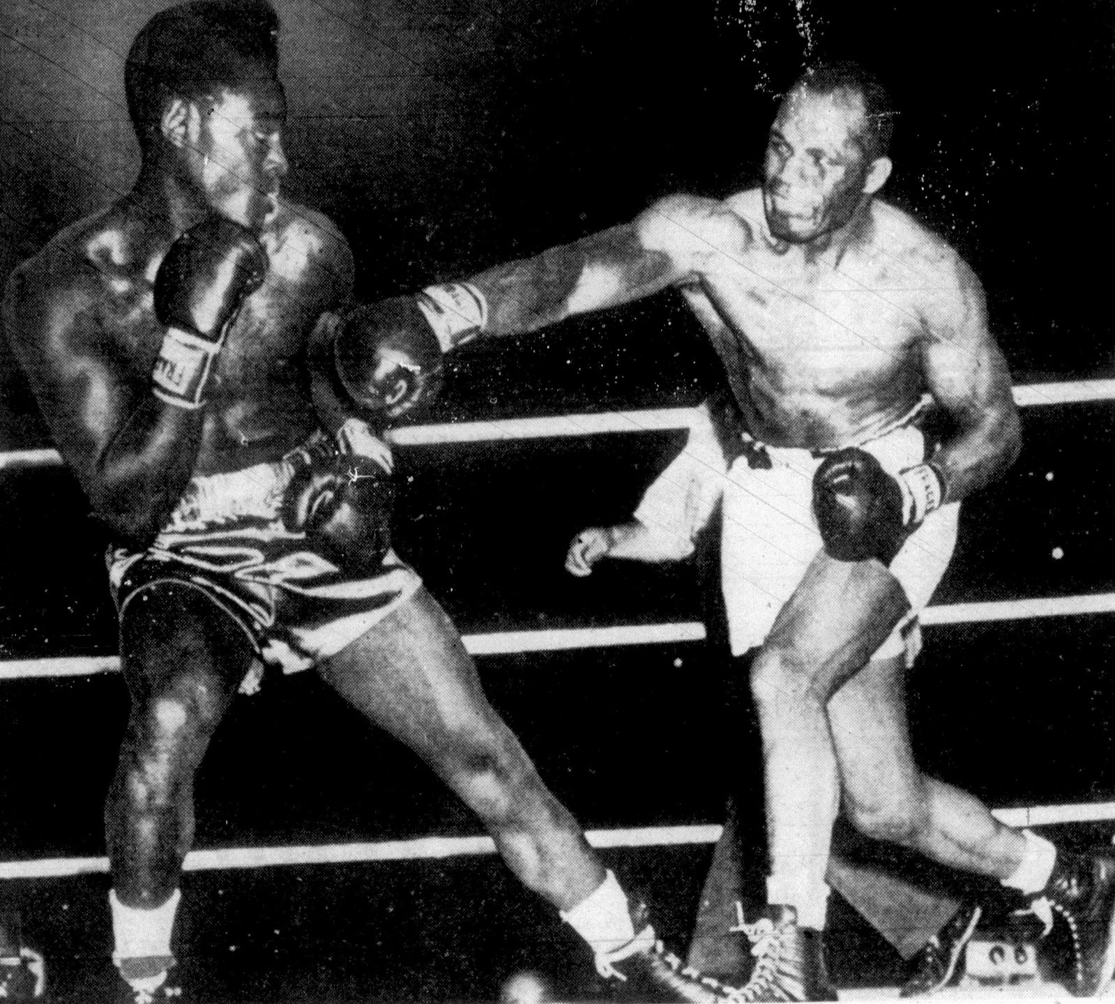 Ezzard Charles (z lewej) i Joe Walcott