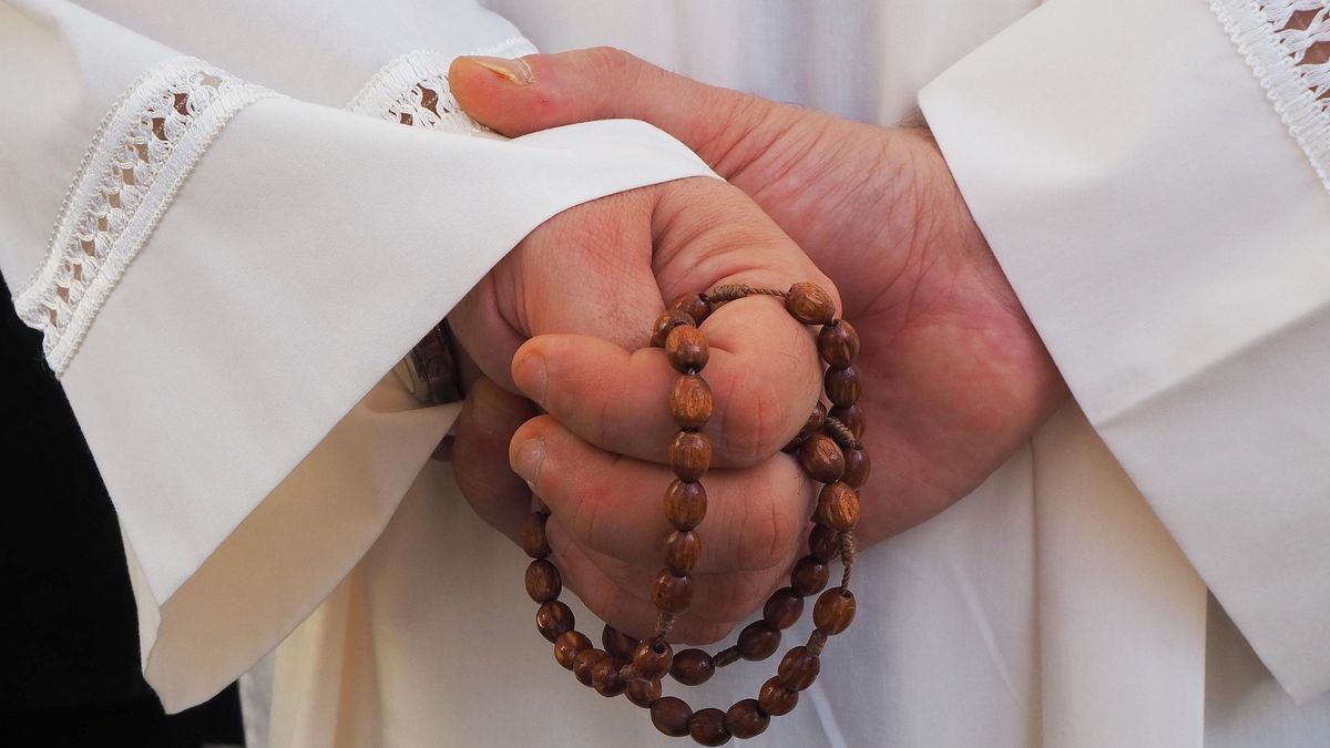 Ksiądz odprawiał mszę. Ukradli mu auto (zdjęcie ilustracyjne) 