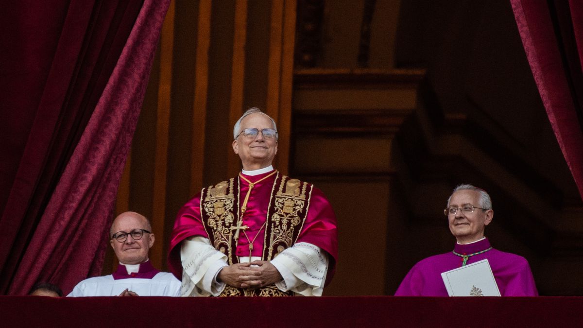 VATICAN CITY, VATICAN - MAY 08: Pope Leo XIV greets the crowd from St. Peter's Basilica after being elected by the conclave on May 08, 2025 in Vatican City, Vatican. White smoke was seen over the Vatican early this evening as the Conclave of Cardinals took just two days to elect Cardinal Robert Francis Prevost, who will be known as Pope Leo (Leone) XIV, as the 267th Supreme Pontiff after the death of Pope Francis on Easter Monday. (Photo by Ivan Romano/Getty Images)
