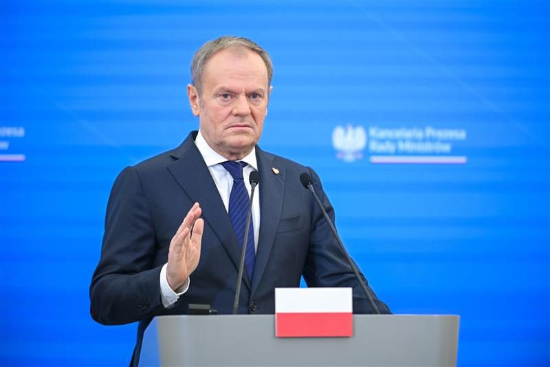 Premier Polski Donald Tusk podczas konferencji w Warszawie.