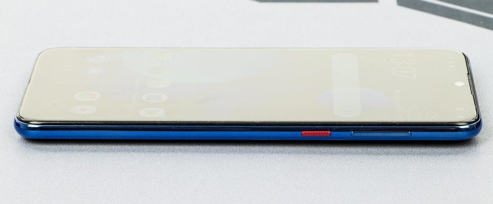HTC Desire 19+ prawy bok