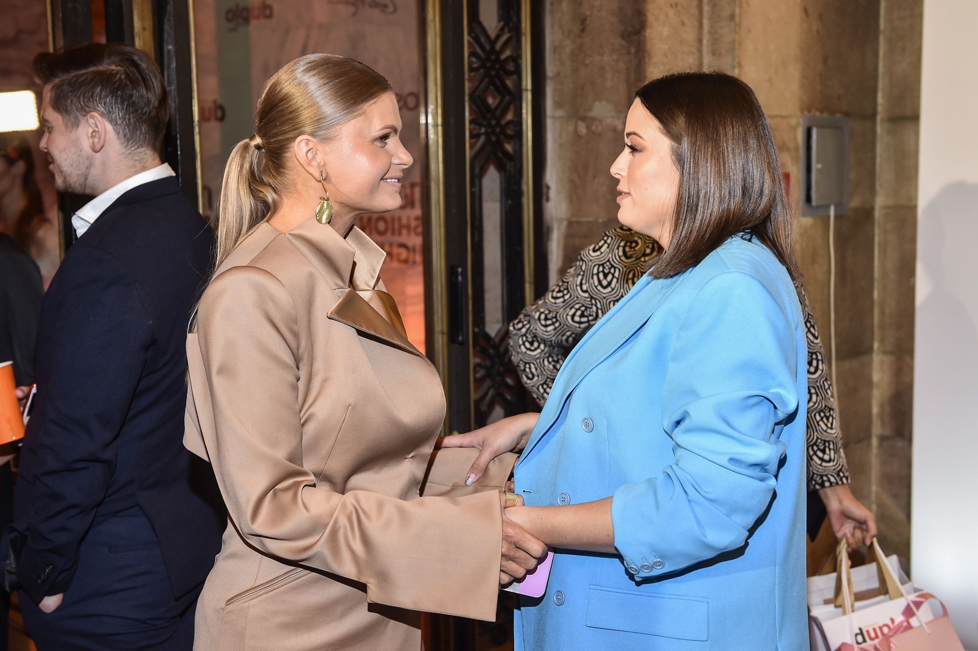 Z Violą Piekut, która zaprojektowała jej suknnię ślubną