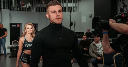 Fame MMA 8. Prawie popłakał się. Dramat w rodzinie Alana Kwiecińskiego