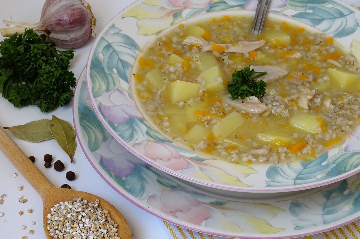 Kiedy chcę zadbać o jelita, gotuję tę zupę. Smakuje wybornie i wymiata złogi jak szczoteczka