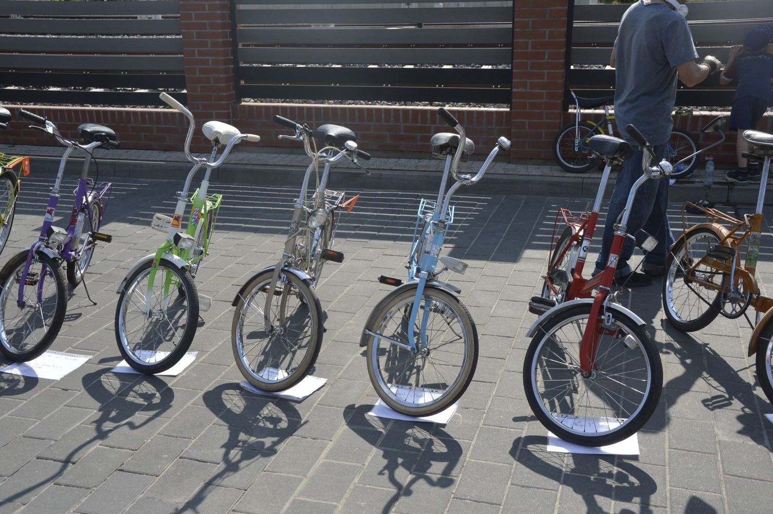 Zlot klasycznych pojazdów, to nie tylko samochody, ale również motocykla, czy też ... rowery.