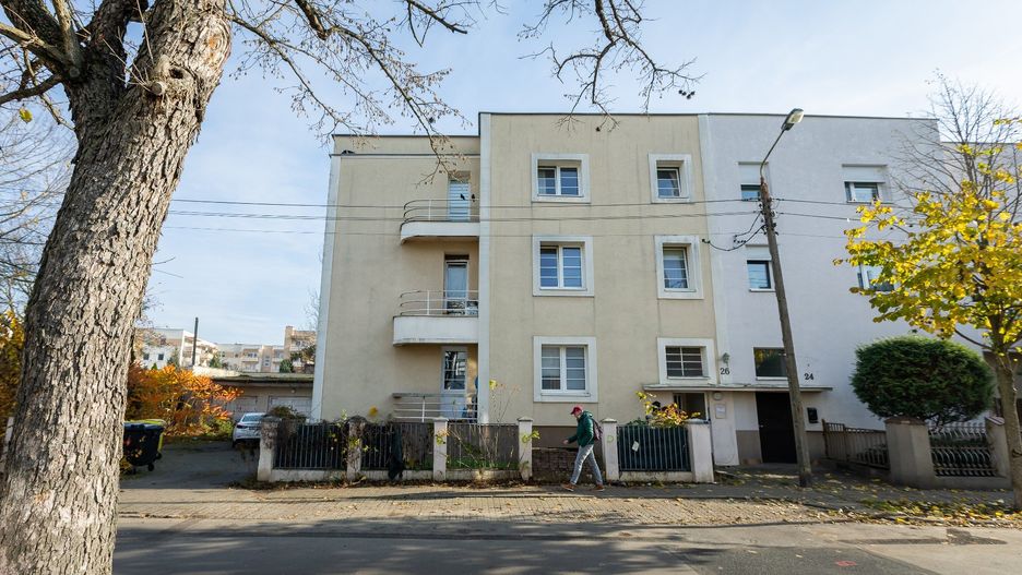 Stały dopływ wody w kamienicy z powodu awarii wyłączono w sierpniu.