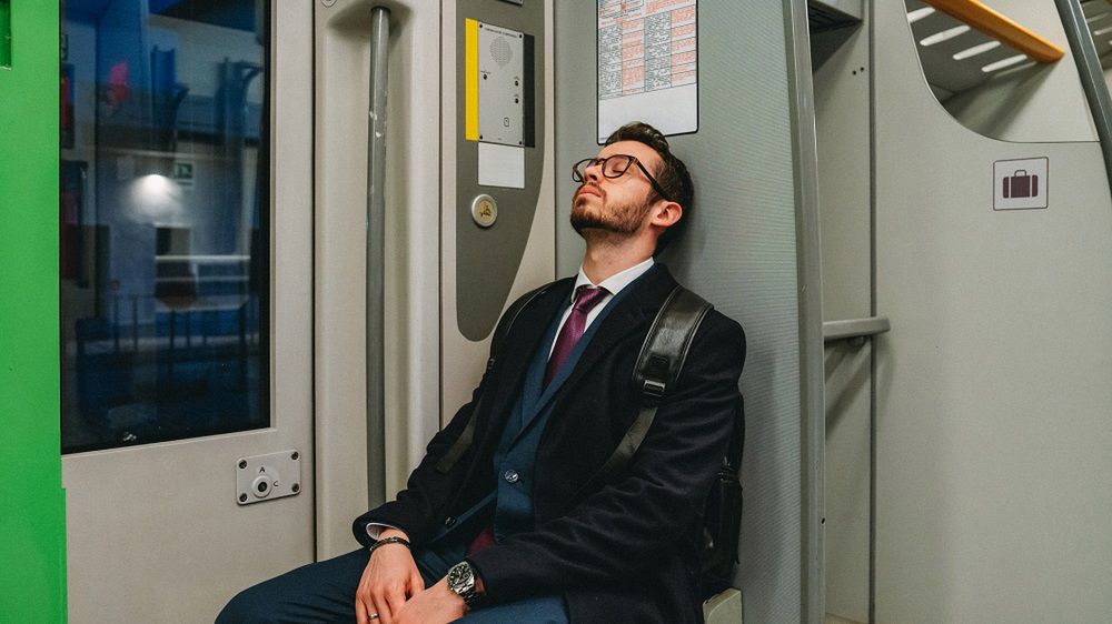 Silne zmęczenie, osłabienie mięśni? To mogą być pierwsze sygnały stwardnienia rozsianego