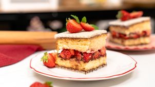 Proste ciasto z waflami, czekoladą i owocami to nasz przepis dnia. Ta klasyka nigdy nie zawodzi