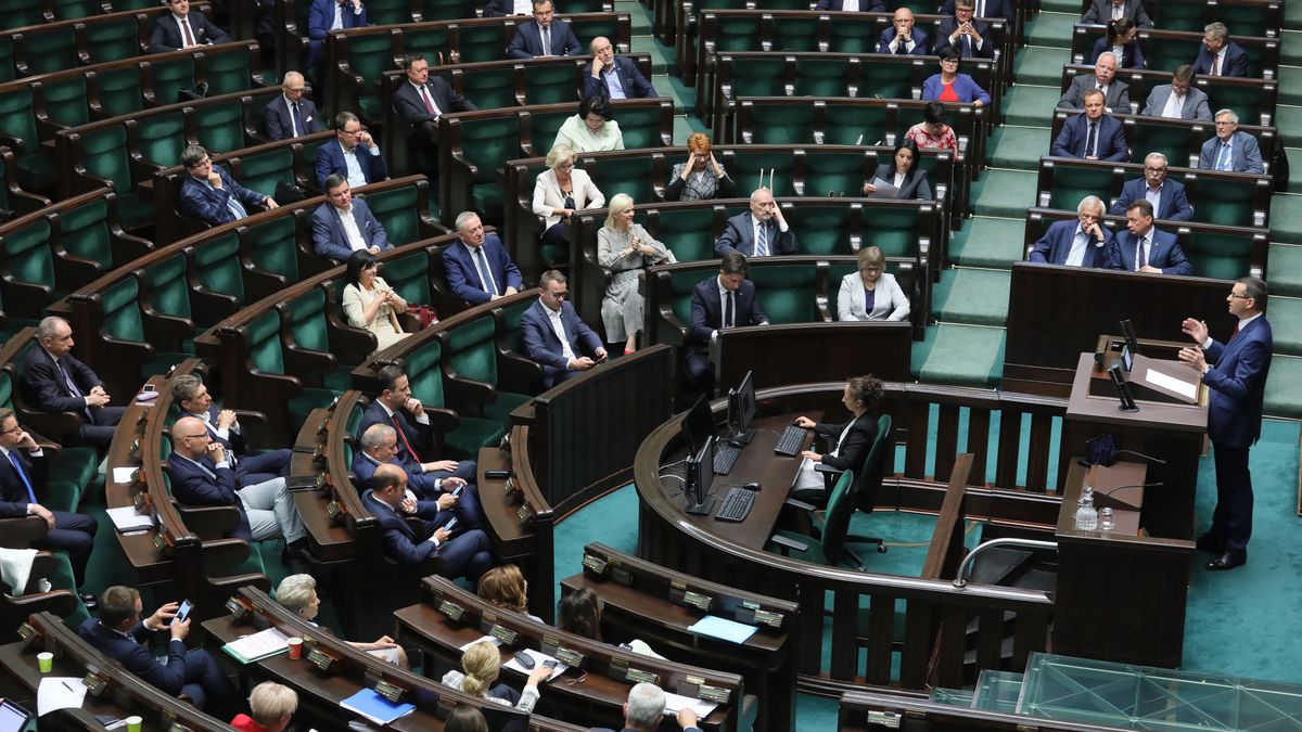 Sejm. Premier Morawiecki o sukcesie w UE. Opozycja punktuje premiera