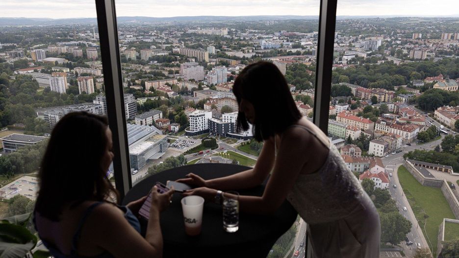 Tak prezentuje się widok z 4o pietra drapacza chmur w Rzeszowie