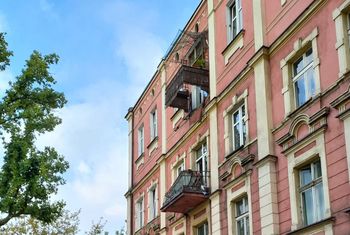 Balkon runął, zginęła kobieta. Rodzina wciąż czeka na sprawiedliwość