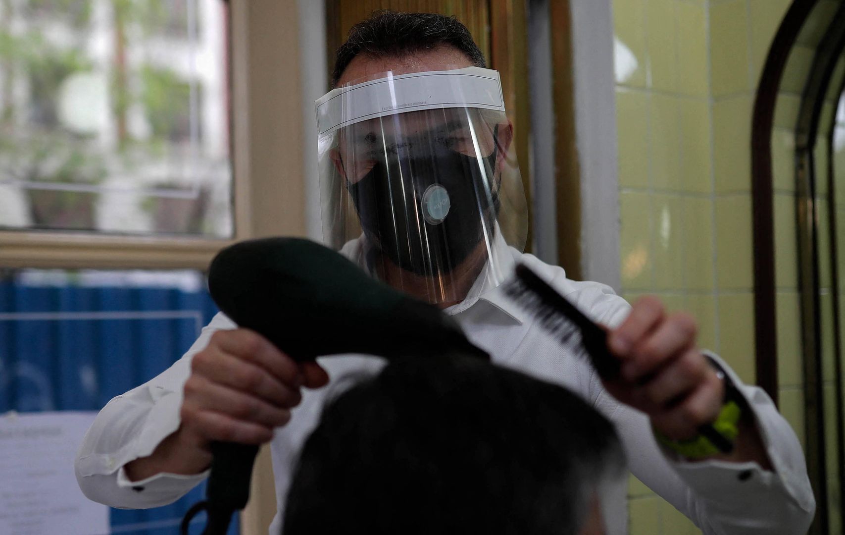 Od 18 maja otwarte będą mogły być salony fryzjerskie i barberskie. 