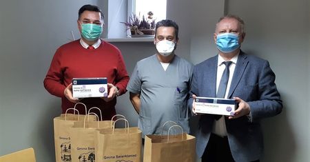 Śląsk. Koronawirus. Zamiast ozdób świątecznych Świerklaniec zakupił testy antygenowe