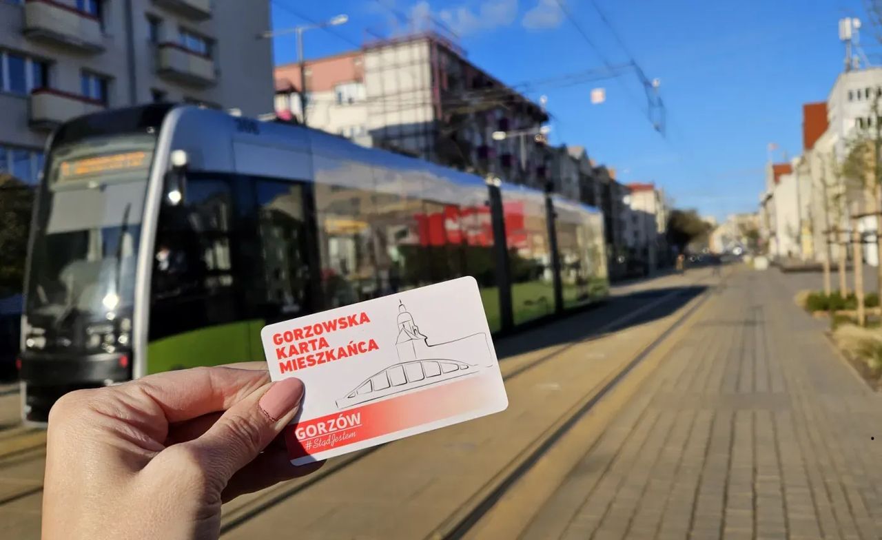 Gorzów: Czas na kartę mieszkańca w aplikacji i darmowe przejazdy