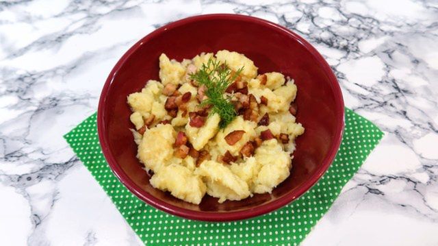 Szare kluski gotowe do podania