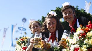 Ruszył Oktoberfest. Piwo pięć razy droższe niż w 1985 r.