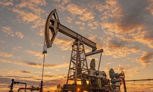 Ceny ropy na globalnych rynkach reagują na napięcia geopolityczne