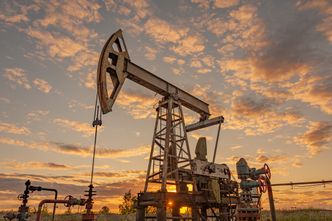 Ceny ropy na globalnych rynkach reagują na napięcia geopolityczne