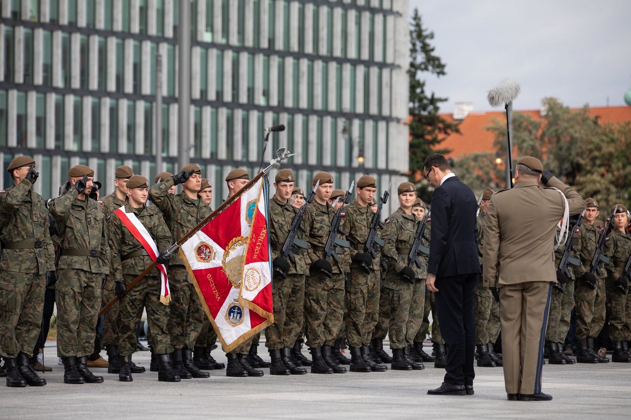 Terytorialsi przysięgali w Jaśle. Wojskowe święto z czołgiem na rynku