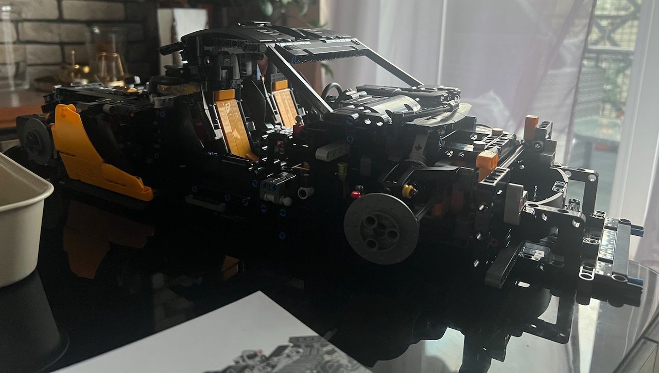 Składanie McLarena P1 z klocków LEGO krok po kroku