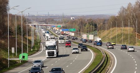 Na polskich drogach jest ich pełno. Stare auta zalewają ulice