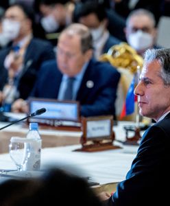 Ławrow i Blinken usiedli przy jednym stole