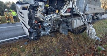 Czołowe zderzenie ciężarówek w Czekarzewicach