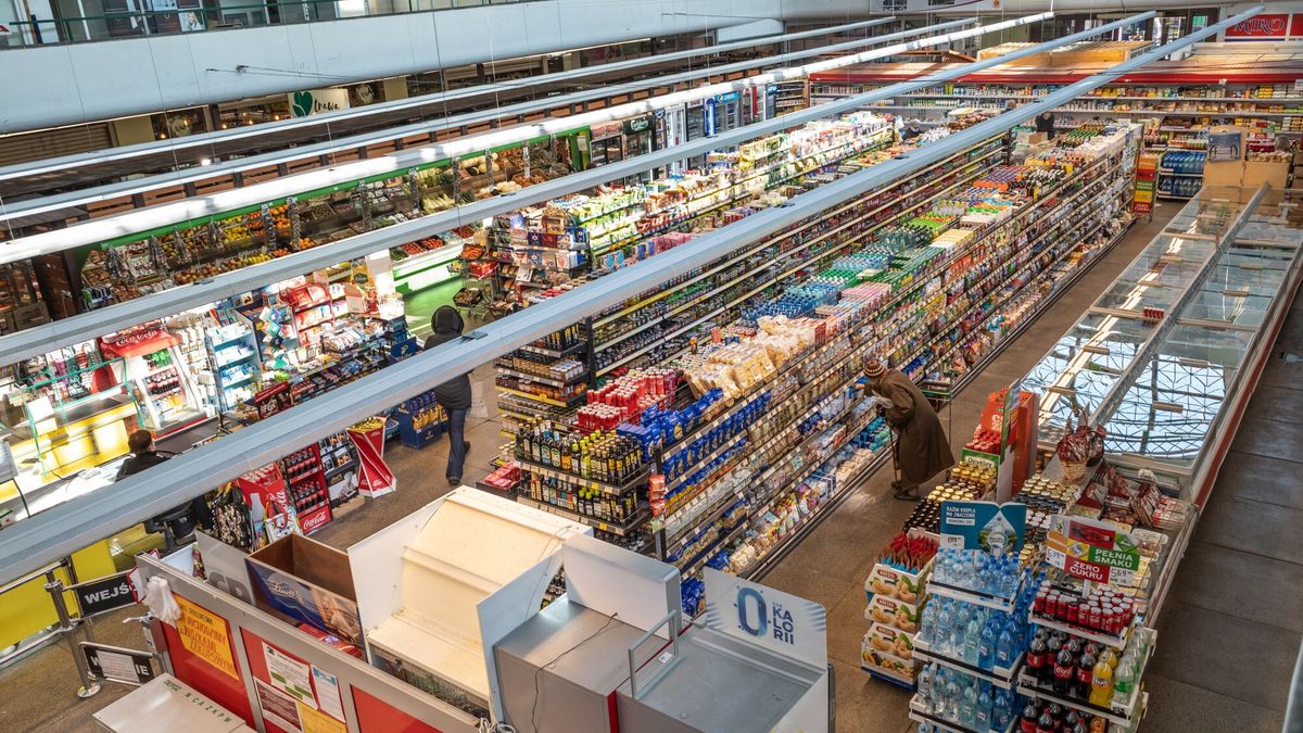 Stock Arkadiusz Zi�?ek
fot: Arkadiusz Ziolek/ East News.    n/z Wnetrze sklepu spozywczego.
ARKADIUSZ ZIOLEK