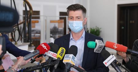 Dolny Śląsk. Szpitalni kapelani zarabiają więcej niż pielęgniarki czy ratownicy. Ponad 3 mln zł w trzy lata