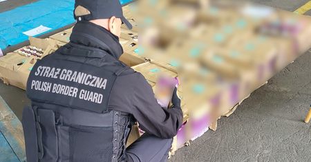 Kokaina w winie. Strażnicy przejęli ładunek wart 7,5 mln zł