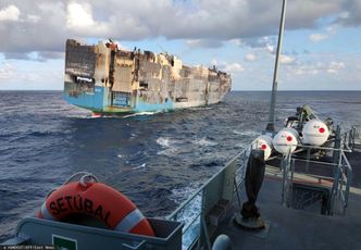 Pożar statku z Porsche i Lamborghini. Są już konsekwnecje