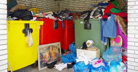 Tam trafiają wyrzucone ubrania. Media ujawniają: oto efekt "rewolucji"