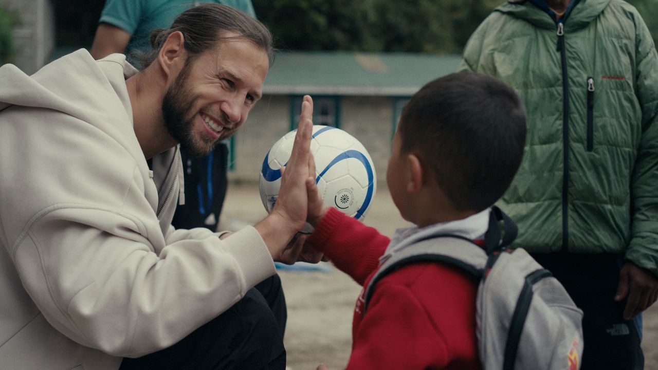 Krychowiak wyrusza na Mount Everest. Wszystko pokaże kamera