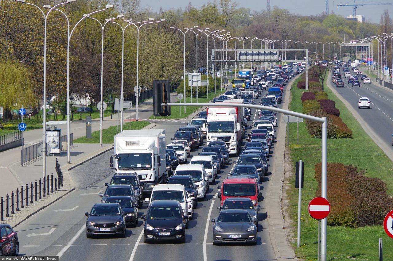 Wisłostrada. W stronę Mokotowa tworzą się korki (zdj. ilustr.)