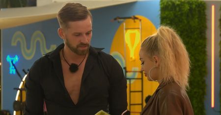 "Love Island". Ze łzami w oczach opowiedział o swojej chorobie. Kłamstwo wyszło na jaw