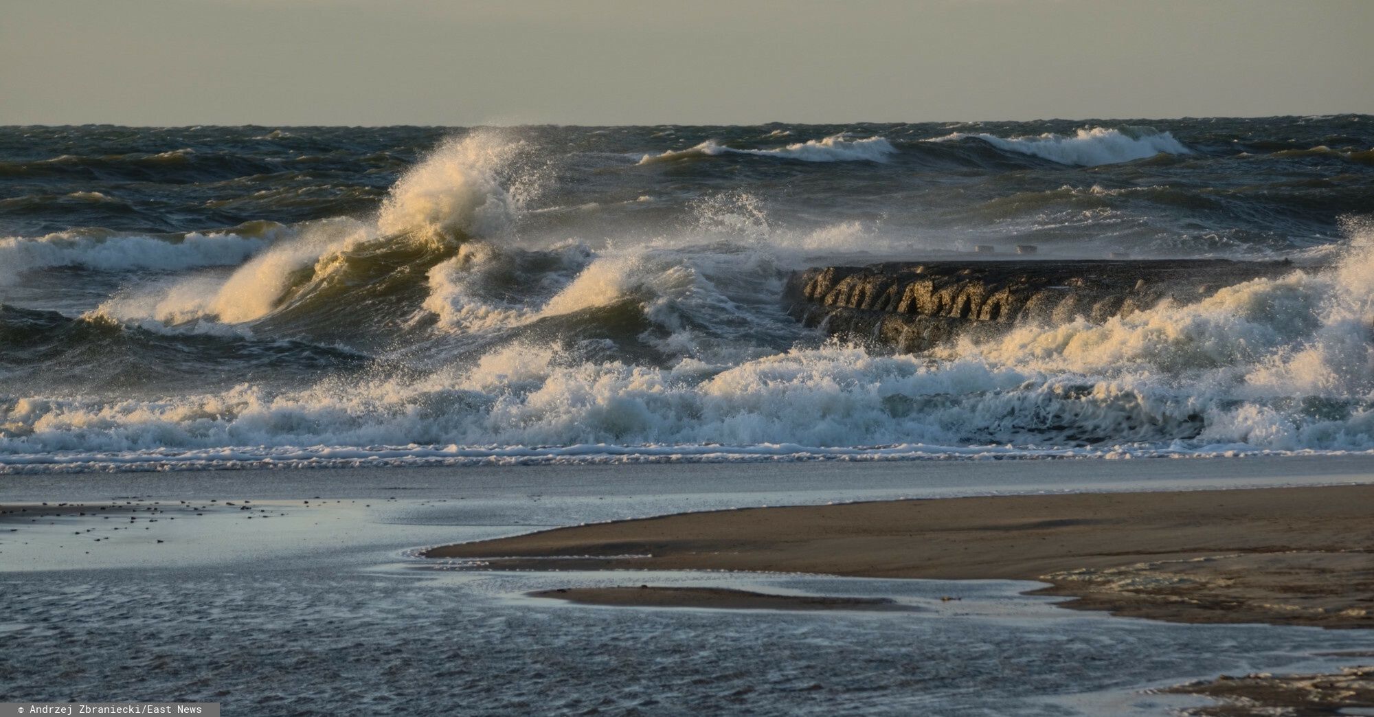 Alert na terenie woj. pomorskiego. Plaże zamknięte. "Nie zbliżaj się"