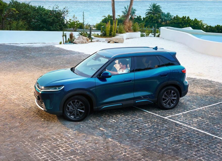 Nowy BYD ATTO 2 DM-i 