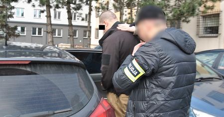 Przerażające chwile taksówkarza. Do jego auta strzelono z broni palnej
