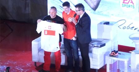 Lewandowski i Owsiak promują FIFĘ 14!