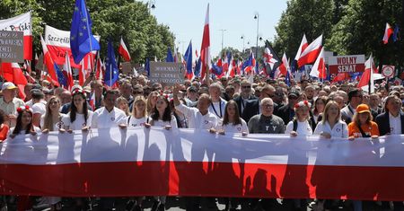 Marsz 4 czerwca. Tłumy w Warszawie. "Olbrzym się obudził"