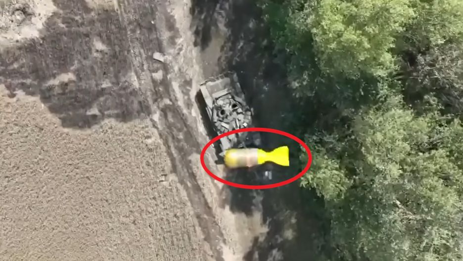 Ukraiński dron zniszczył rosyjski czołg.