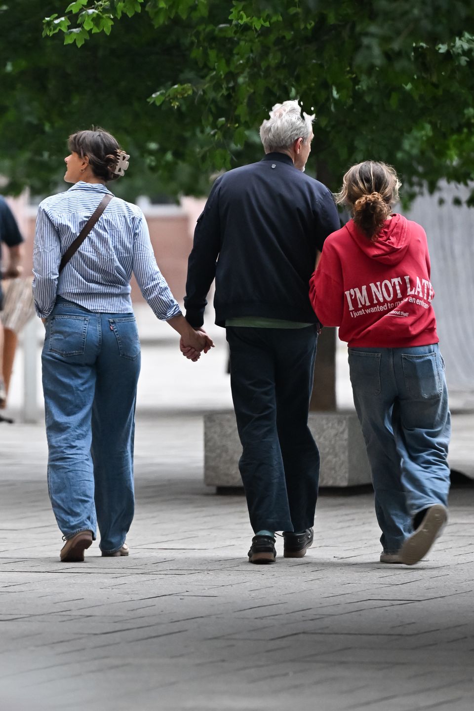 Hubert Urbański spaceruje po Warszawie