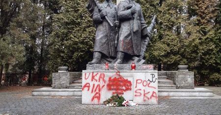 Zdewastowali groby żołnierzy Armii Czerwonej. Mieszkańcy: "Tam mogą leżeć też Ukraińcy"
