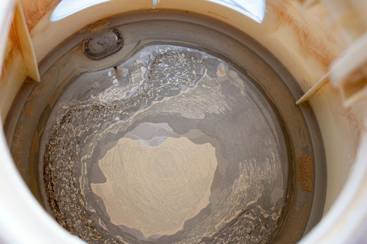 How to remove limescale from a kettle?